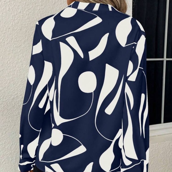 New Navy and White Abstract Top - Picture 5 of 7